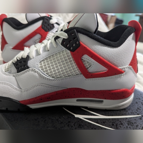 Air Jordan 4 Retro - Picture 4 of 15
